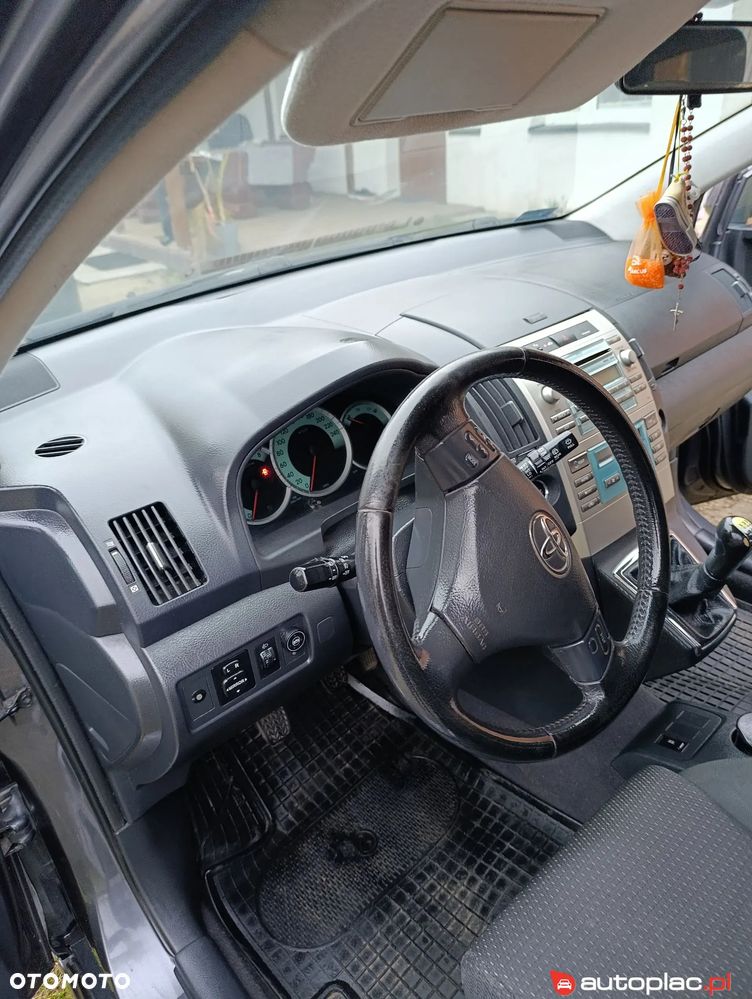 Toyota Corolla Verso 1.8 Sol + - 6