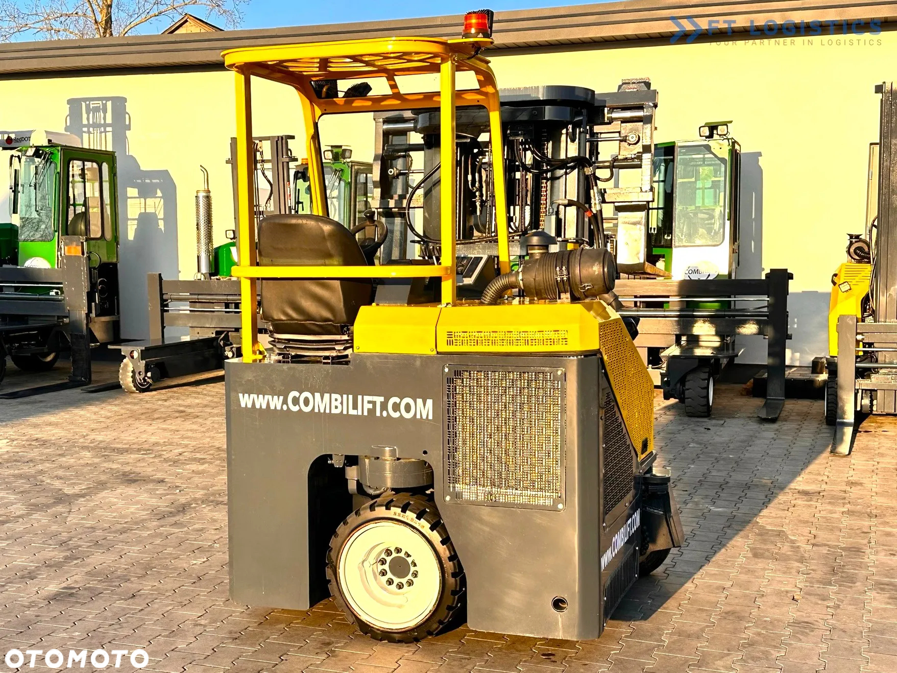 Combilift C3000CB / LPG / TRIPLEX - 4900MM / LPG / WOLNY SKOK / POZYCJONER / PRZESÓW WIDEŁ / JEDYNIE 7454 MTH / JAK NOWY - 23