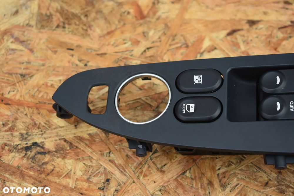 PRZEŁĄCZNIK PODNOSZENIA SZYB LEWY PRZÓD HYUNDAI I30 2009r. - 3