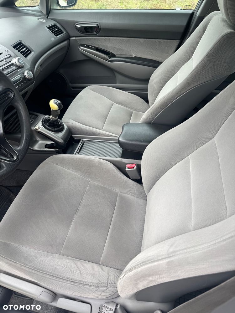 Honda Civic 1.8 Executive - 9