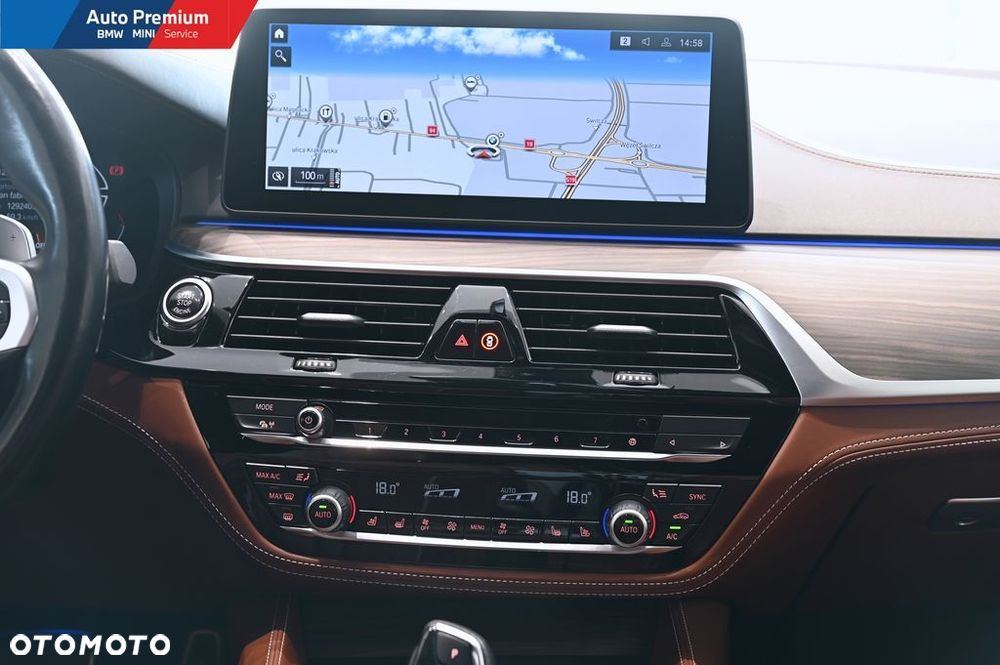BMW Seria 5 530d xDrive mHEV - 17