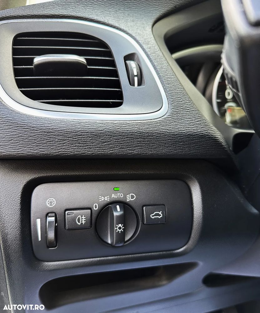 Volvo V40 D3 Aut Summum - 14