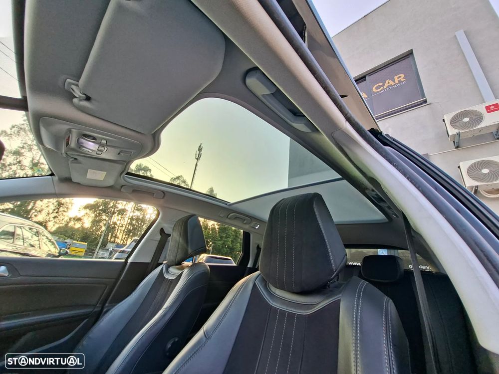 Peugeot 308 1.2 PureTech Allure EAT8 - 37