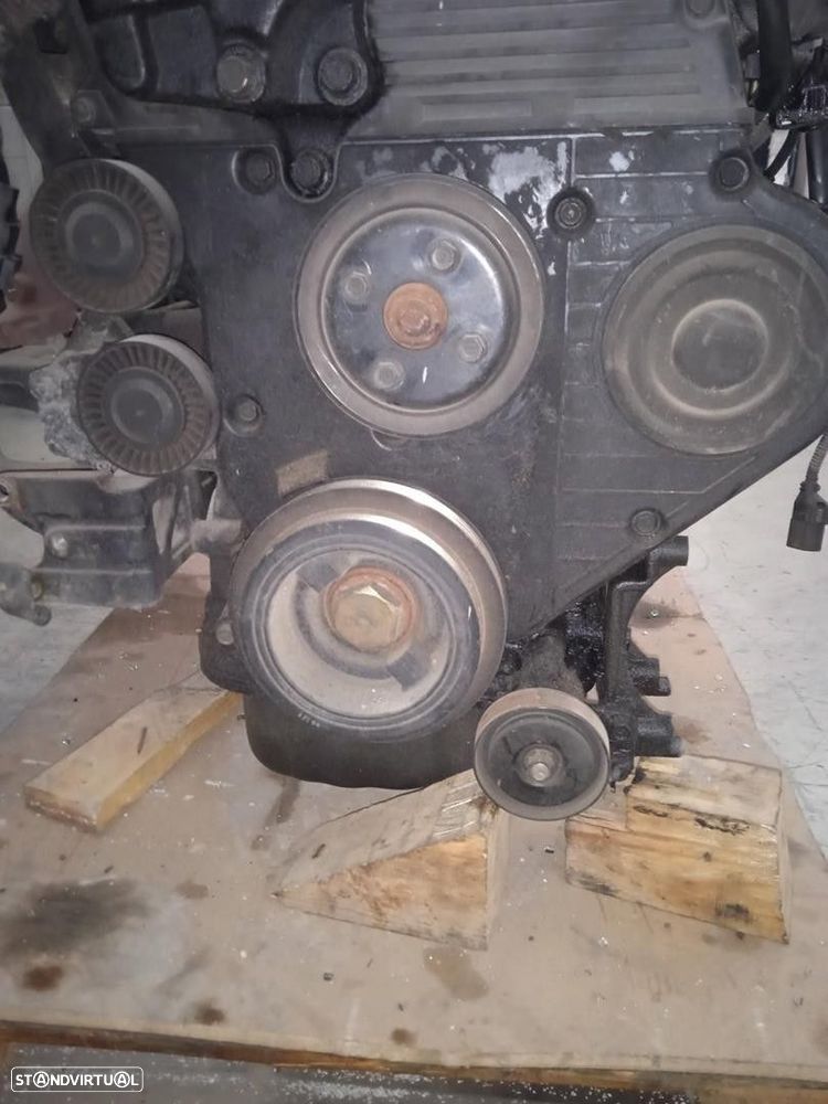 MOTOR COMPLETO KIA CARNIVAL I 2004 - 8
