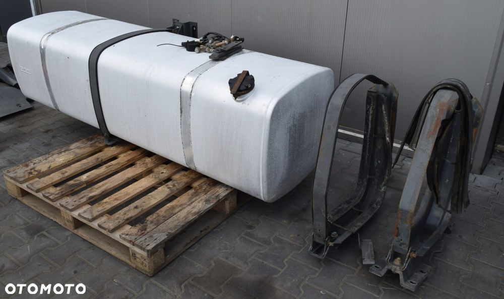KOMPLETNY ZBIORNIK PALIWA + MOCOWANIA DAF 870L - 6