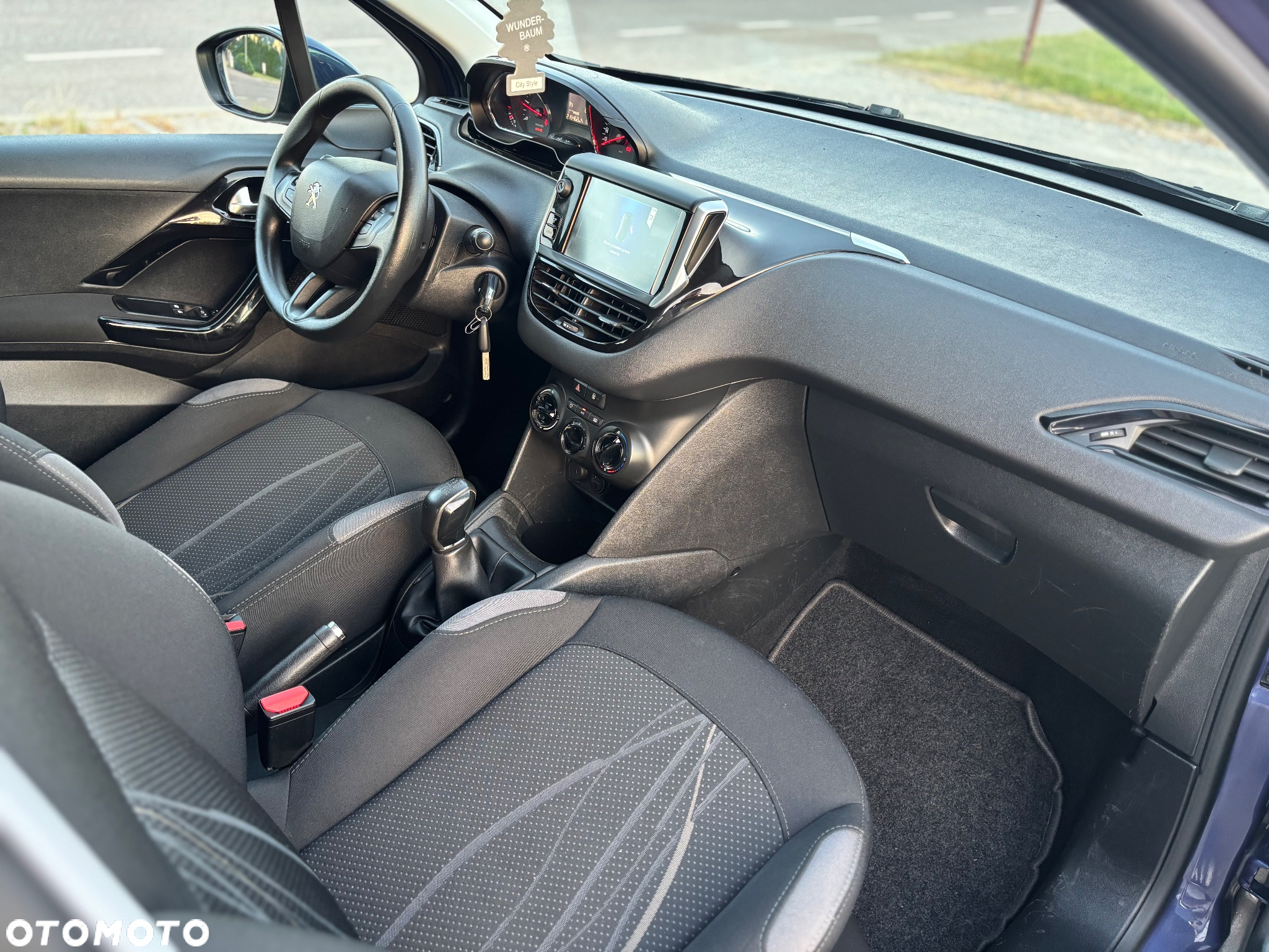 Peugeot 208 - 11