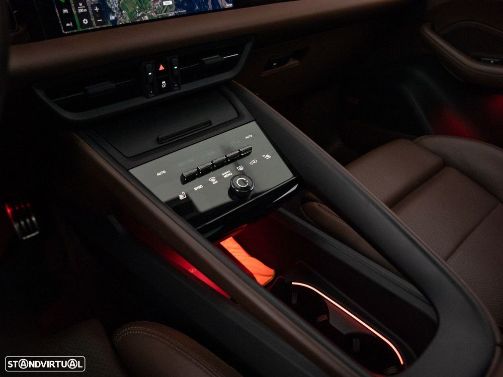 Porsche Macan Electric 4 - 41