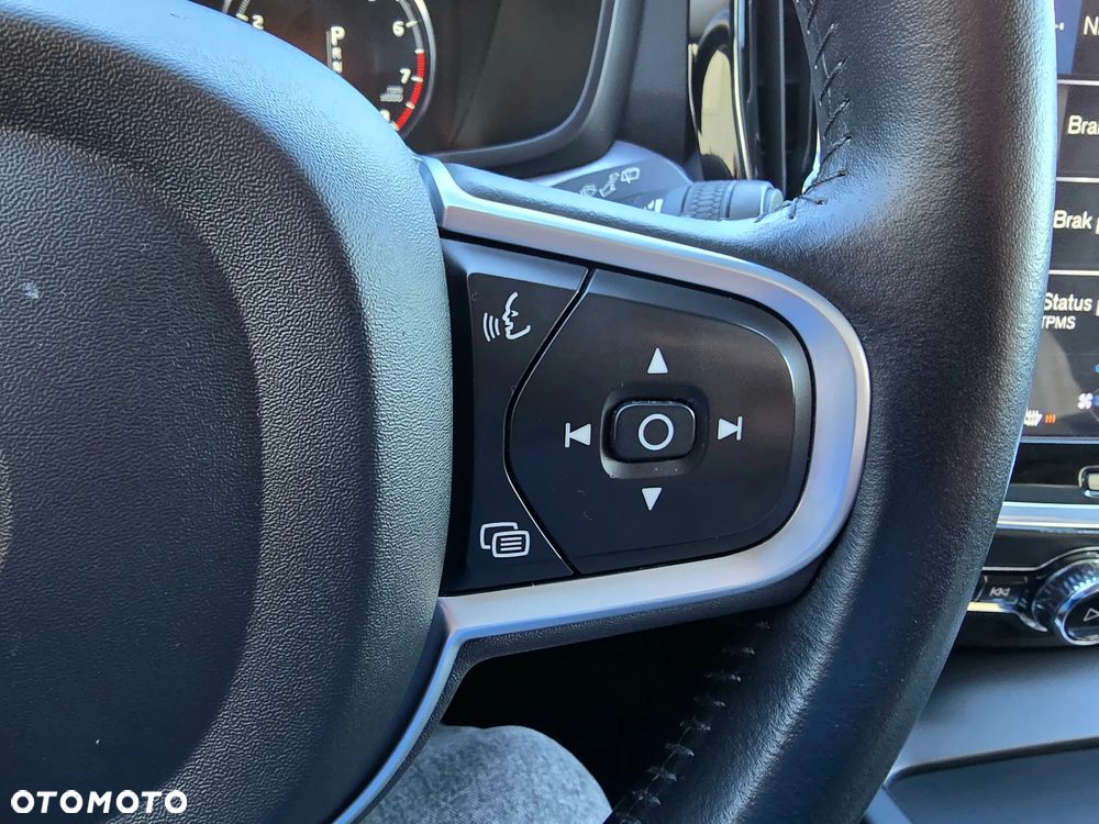 Volvo V60 T4 Momentum Pro - 28