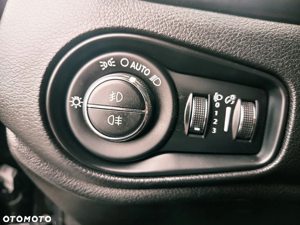 Jeep Renegade 1.4 MultiAir Limited - 25