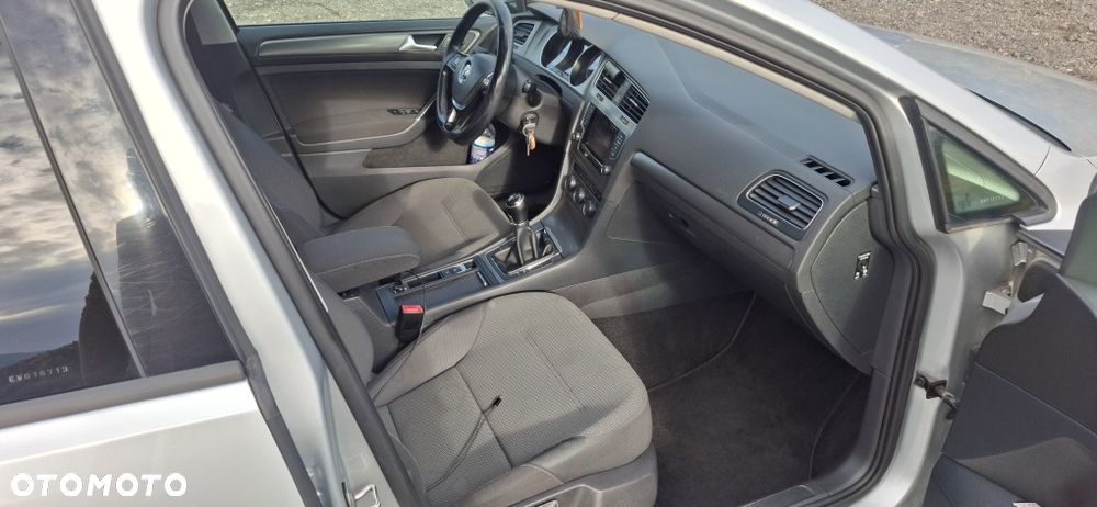 Volkswagen Golf - 6