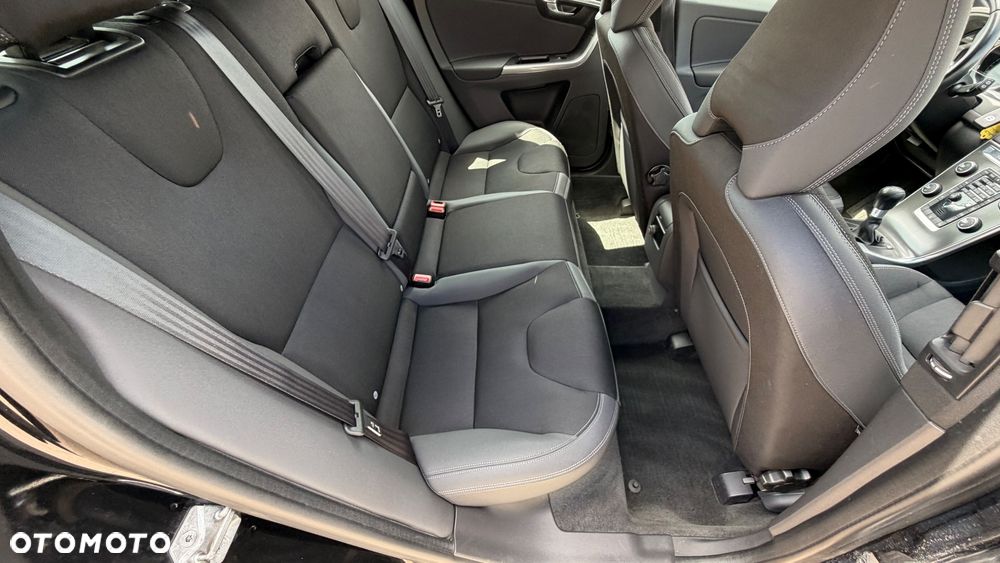 Volvo XC 60 D4 AWD Momentum - 11