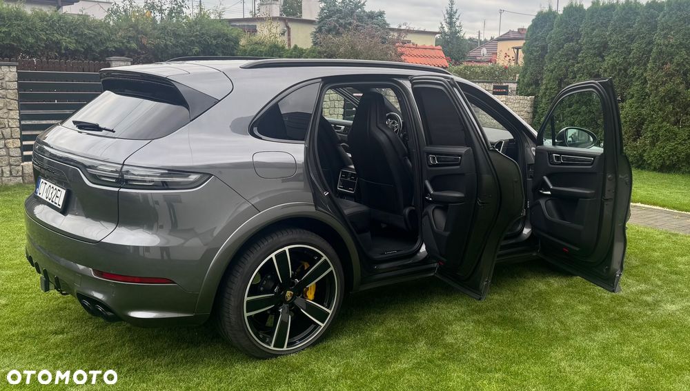 Porsche Cayenne Turbo - 24