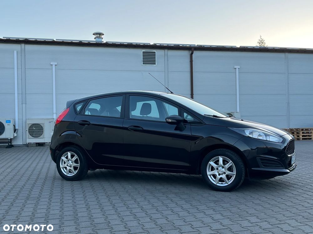 Ford Fiesta 1.25 Ghia - 26