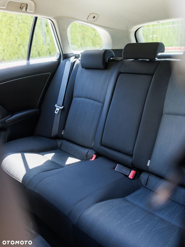 Toyota Avensis - 12
