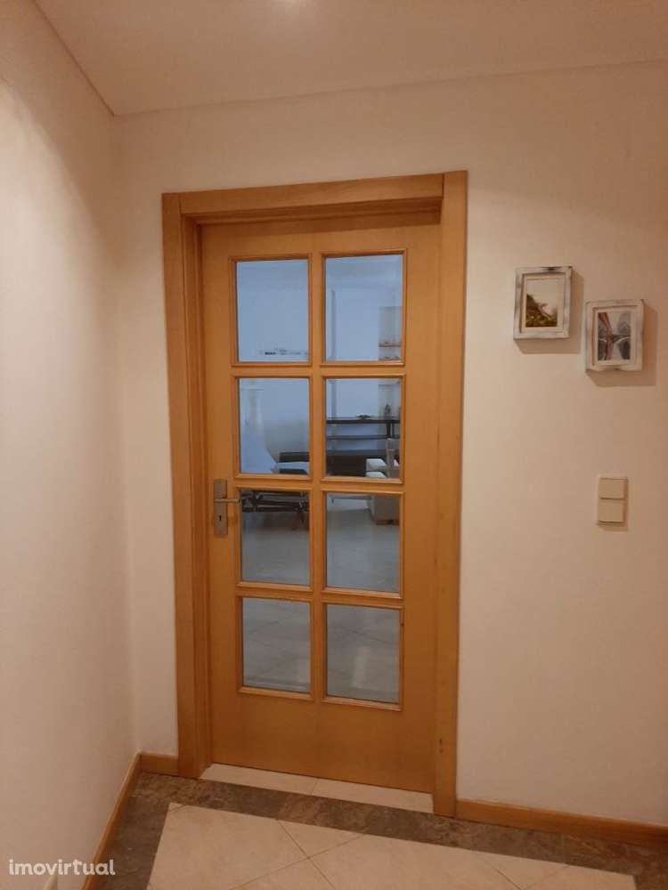 Arrenda-se Fantástico T1 - Charneca-Palhais - Grande imagem: 5/22