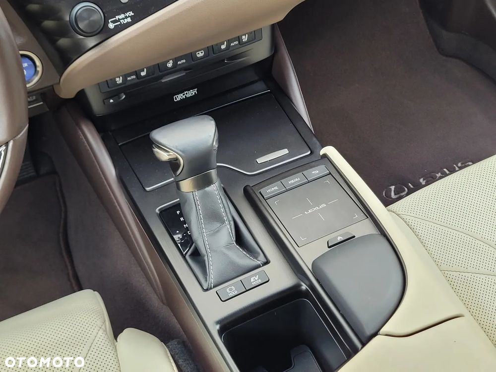 Lexus ES 300h Prestige - 25