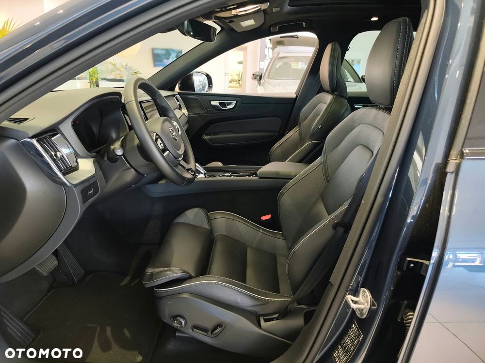 Volvo XC 60 B5 B AWD Ultimate Dark - 14