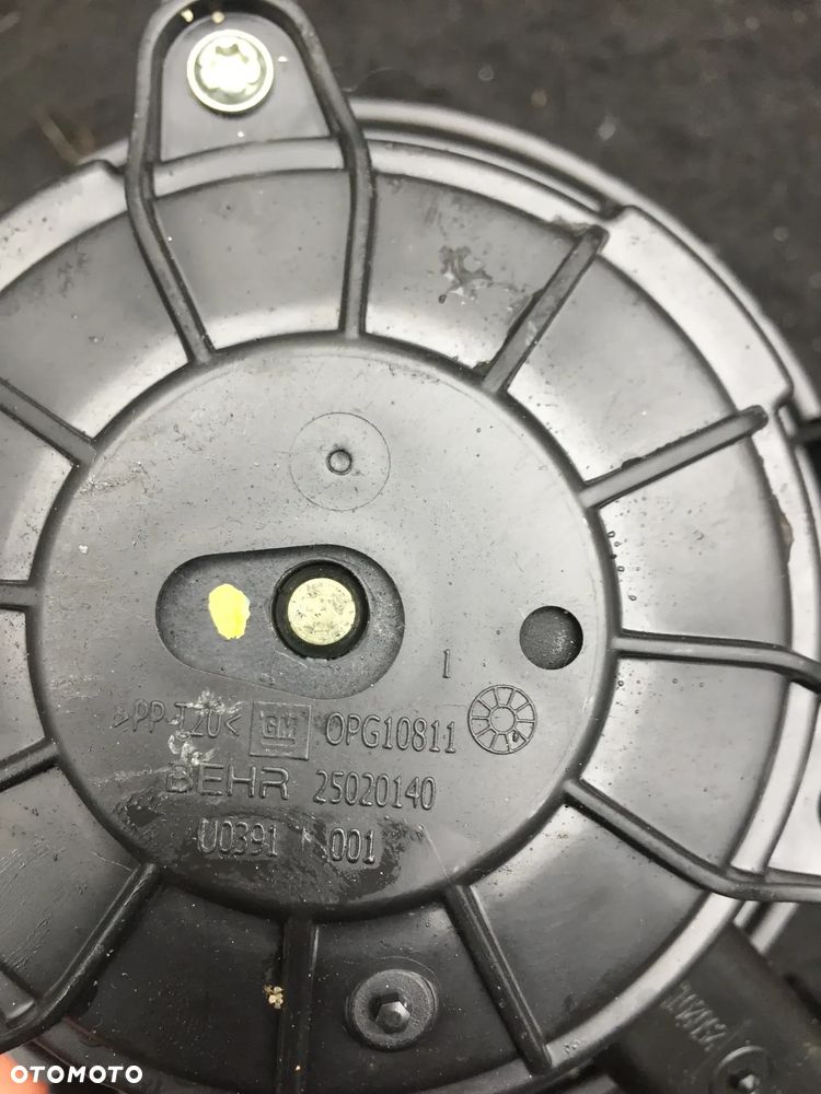 Licznik, panel sterowania, wentylator, przełącznik, zmieniarka CD, Obudowa filtra powietrza - OPEL ASTRA J - 11