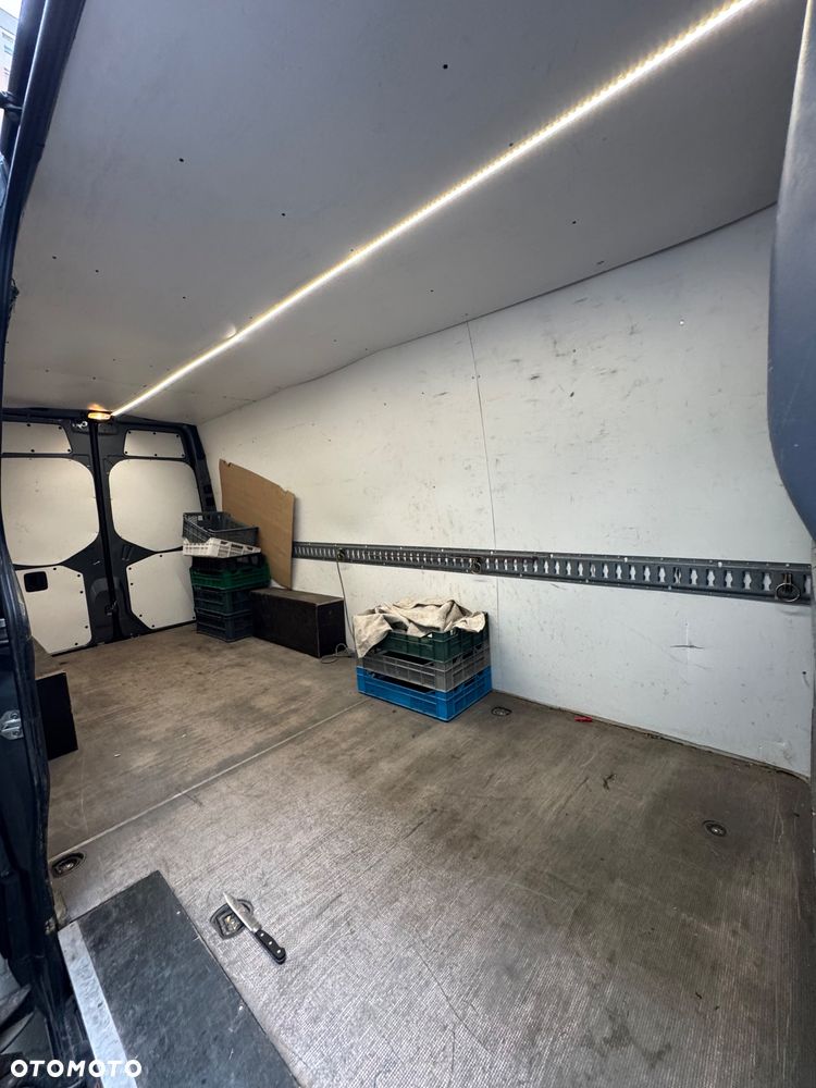 Mercedes-Benz Sprinter W907 - 6