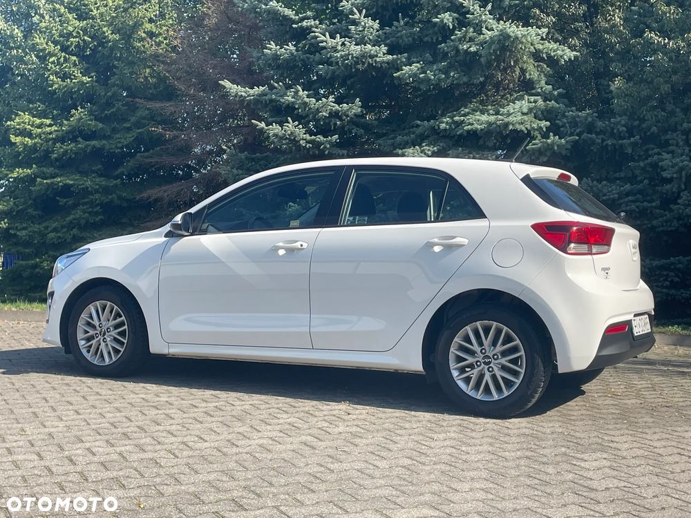Kia Rio 1.2 L - 16