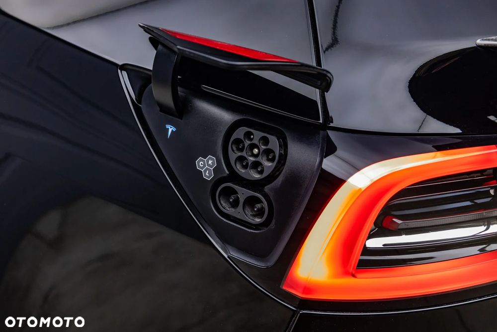 Tesla Y Performance AWD - 31