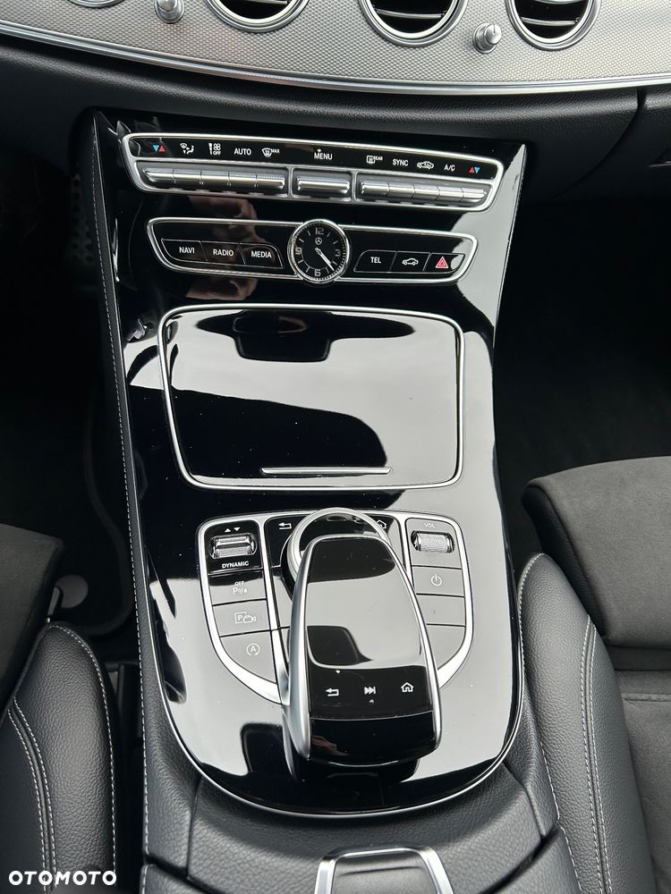 Mercedes-Benz Klasa E 220 d 9G-TRONIC AMG Line - 22