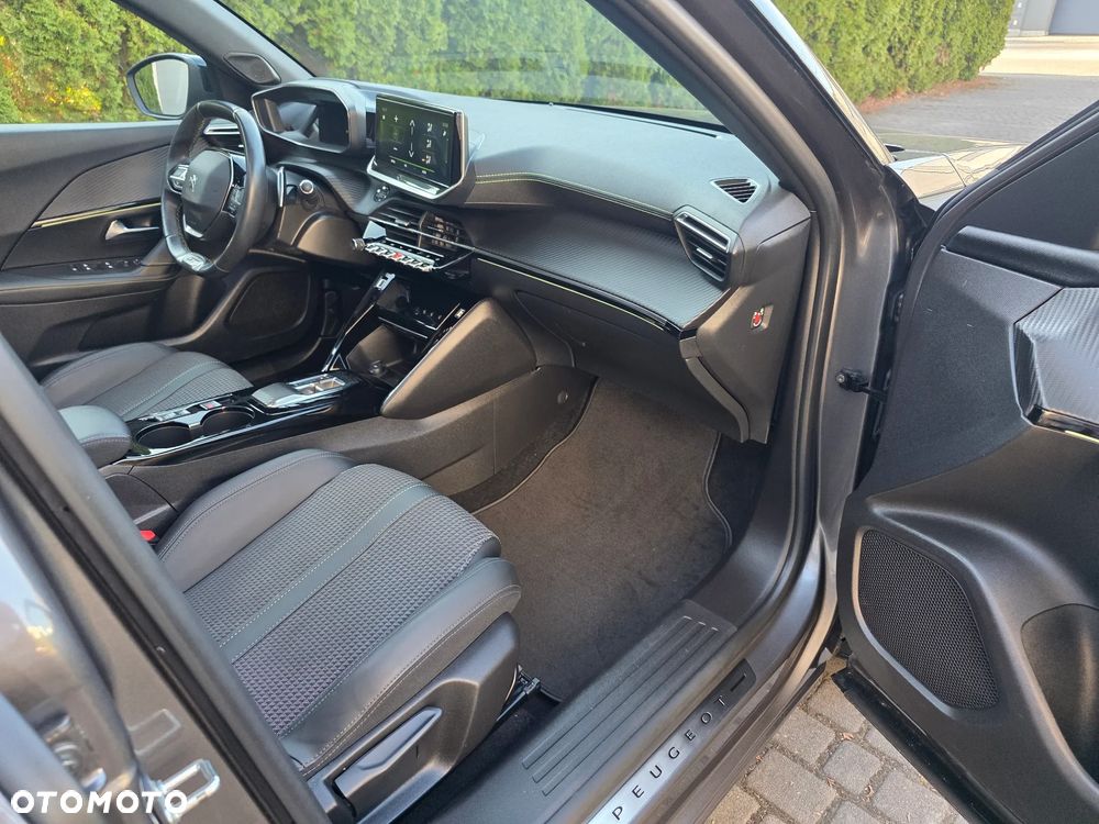 Peugeot 2008 PureTech 130 EAT8 GT - 20