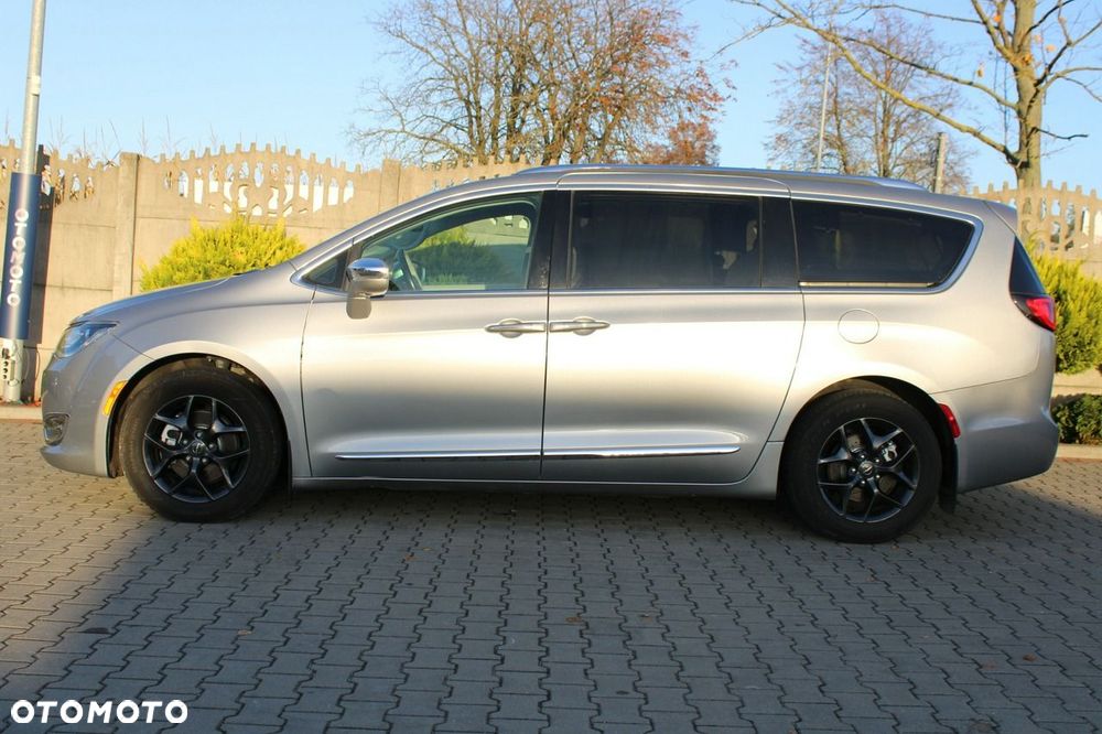 Chrysler Pacifica - 5