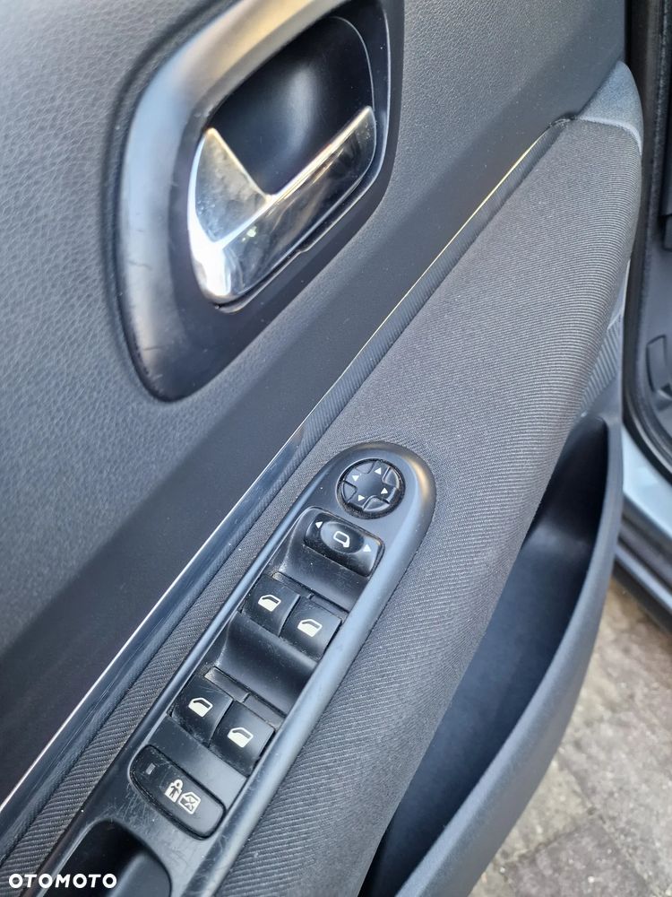 Peugeot 3008 1.6 HDi Premium - 15