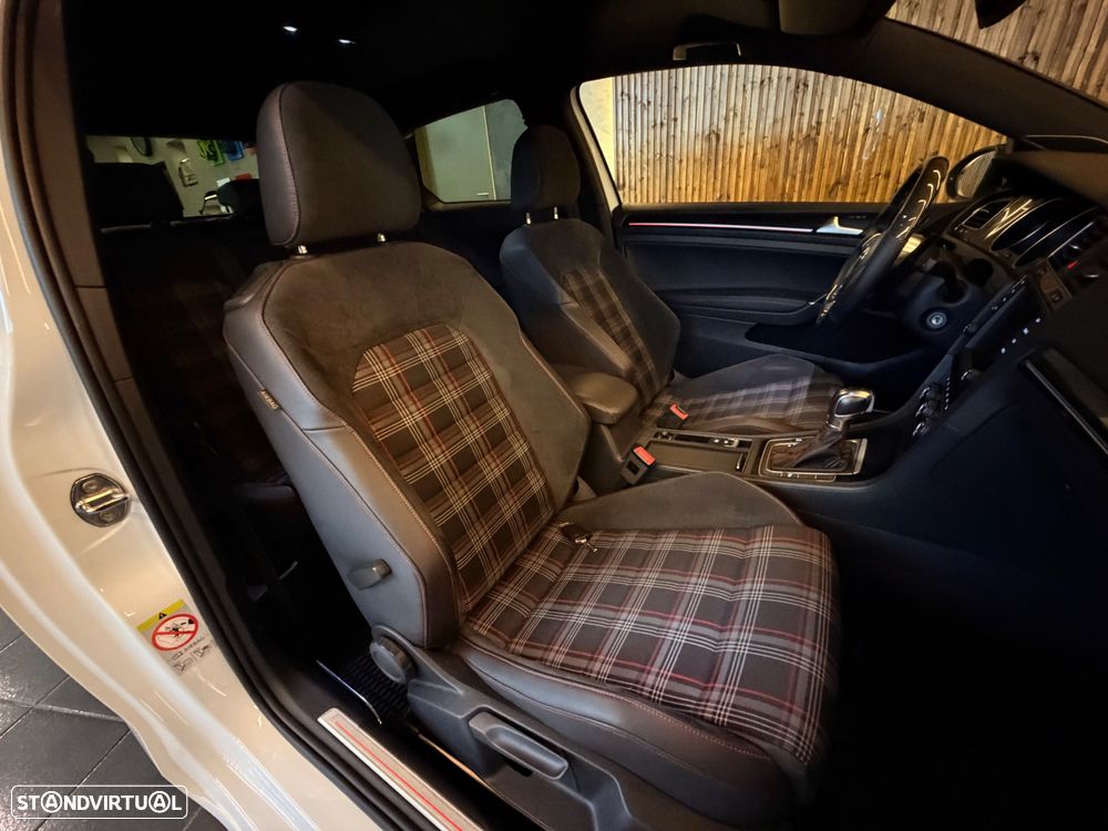 VW Golf 2.0 TSi GTi DSG Performance - 28