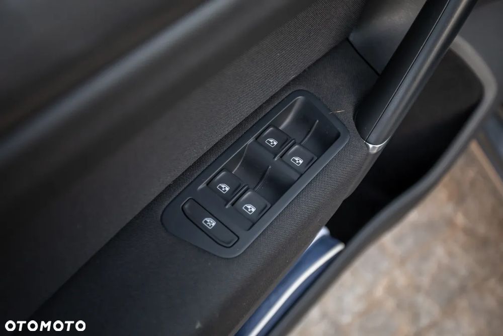 Volkswagen Golf Sportsvan 1.5 TSI ACT OPF Comfortline - 26