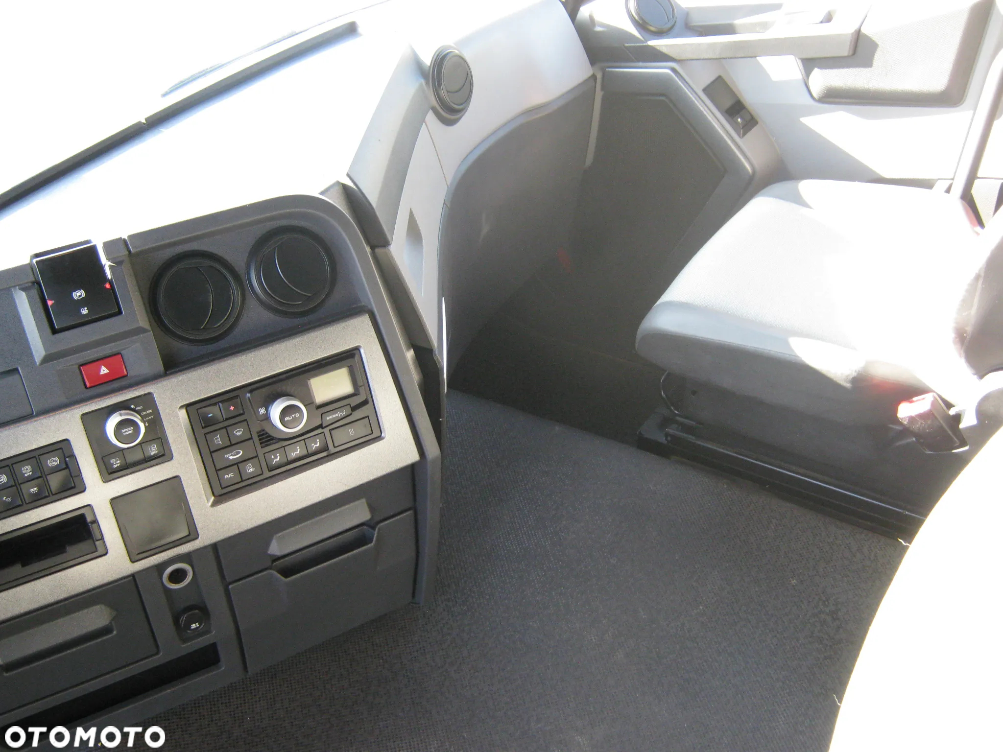 Renault T-440 - 9