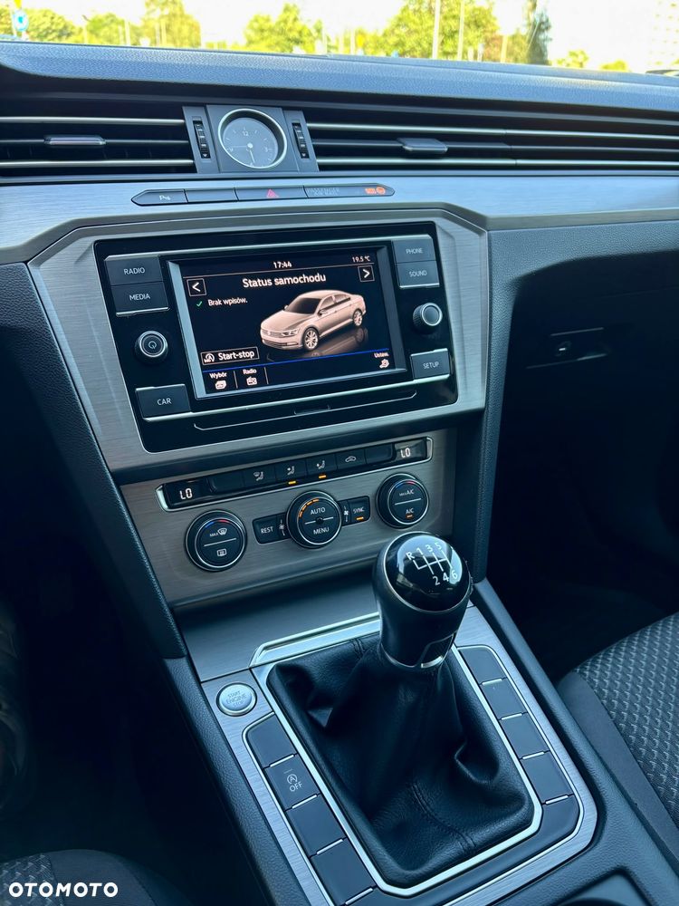Volkswagen Passat 1.6 TDI BMT City - 23