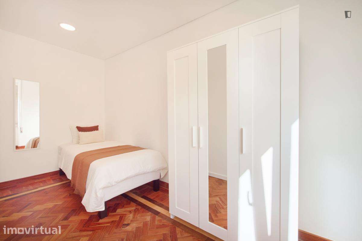 Quarto - localizado em São Sebastião Lisbon - Grande imagem: 4/36