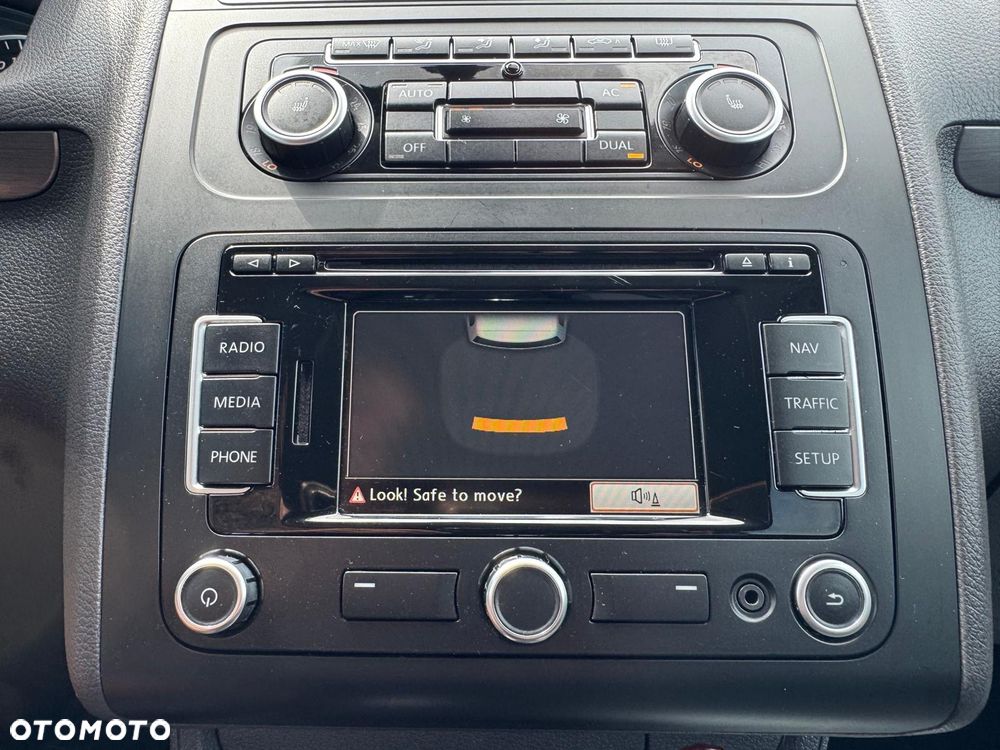 Volkswagen Touran - 27
