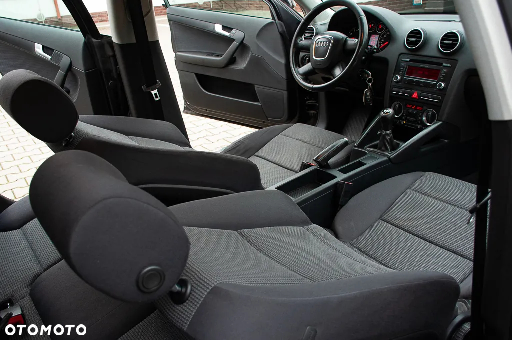 Audi A3 1.6 Ambiente - 24