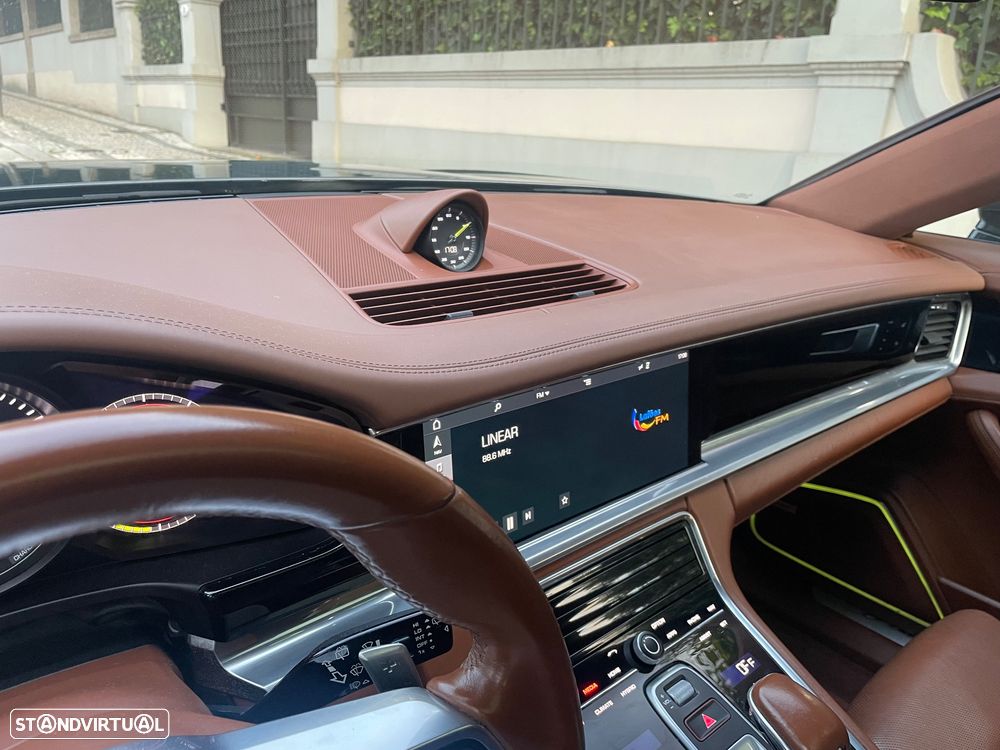 Porsche Panamera Sport Turismo 4 E-Hybrid 10 Years Edition - 18