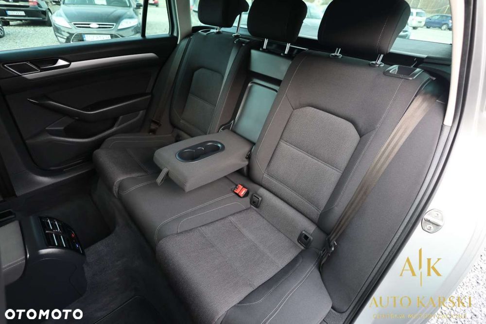 Volkswagen Passat - 32