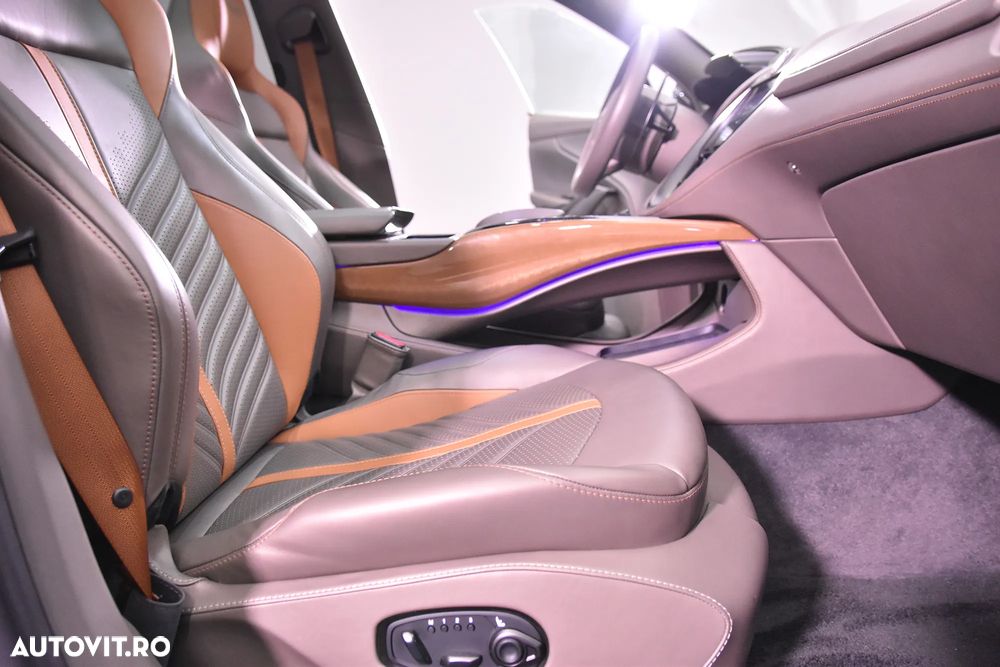 Aston Martin DBX - 11