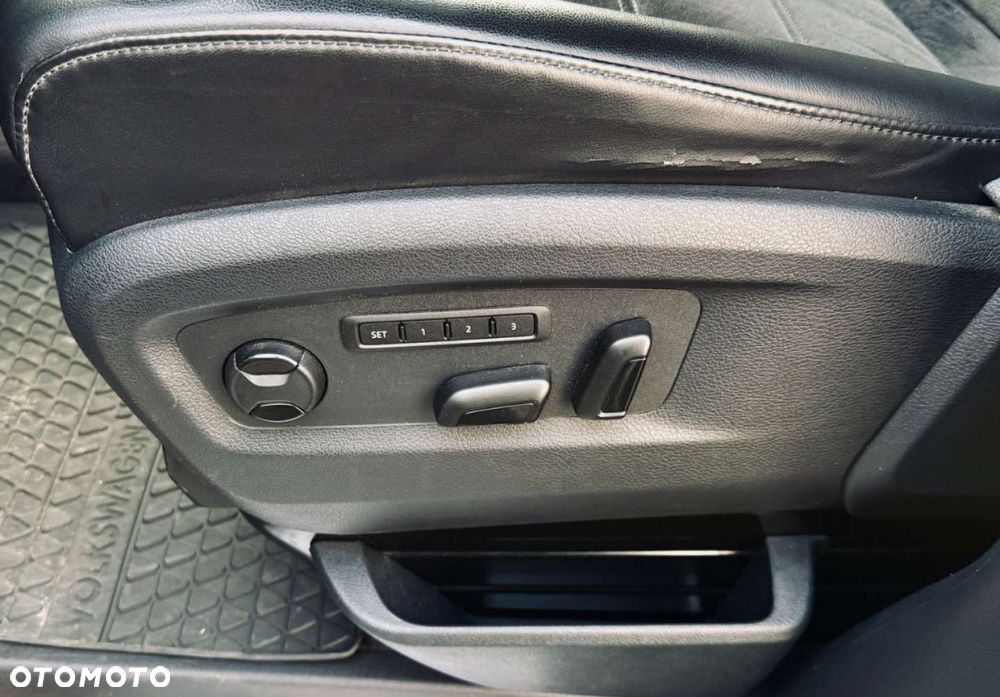 Volkswagen Multivan - 25