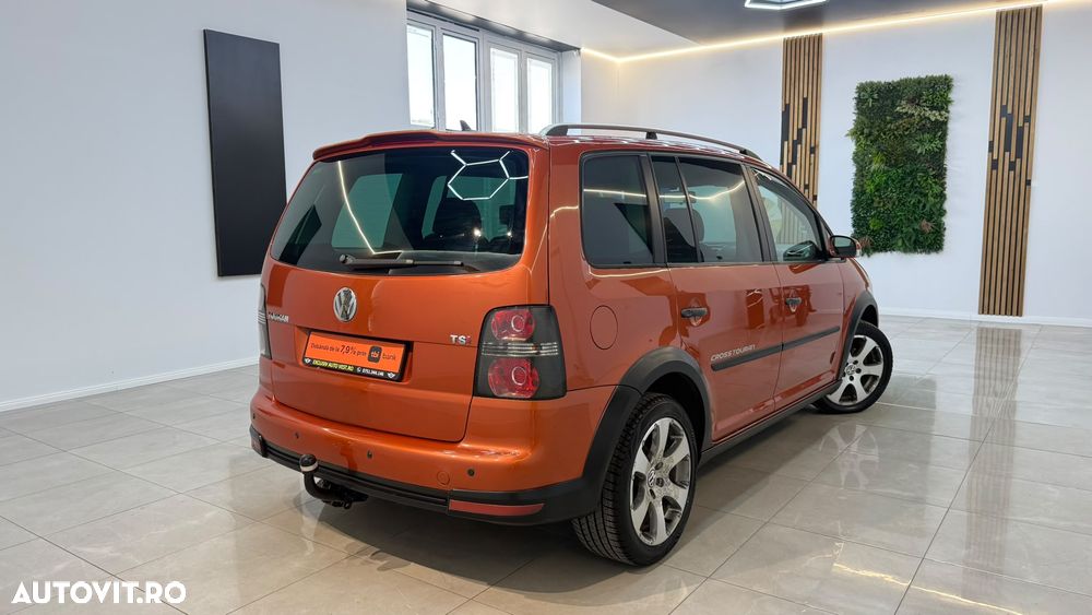 Volkswagen Touran 1.4 TSI Cross - 9