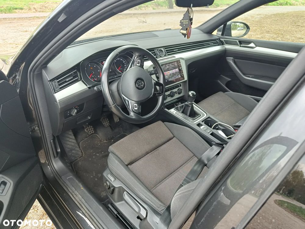 Volkswagen Passat 1.6 TDI BMT Comfortline - 11