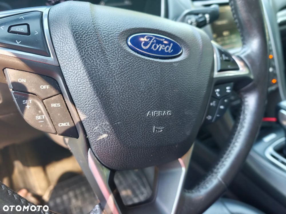 Ford Fusion - 34