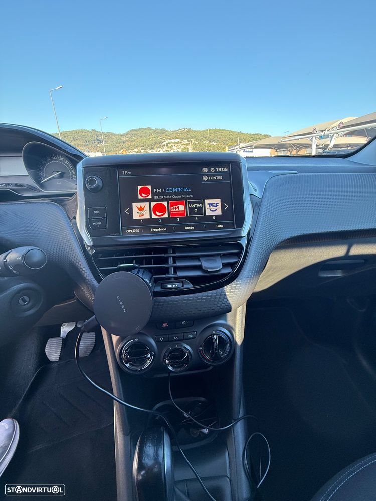 Peugeot 208 1.2 PureTech Signature - 11