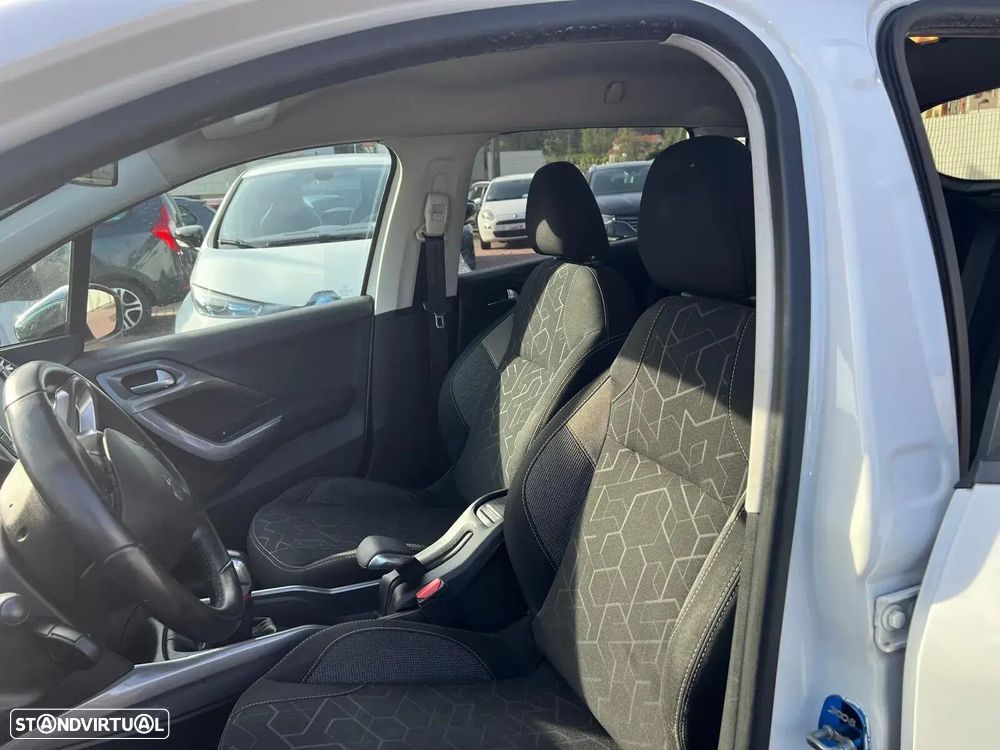Peugeot 2008 - 11
