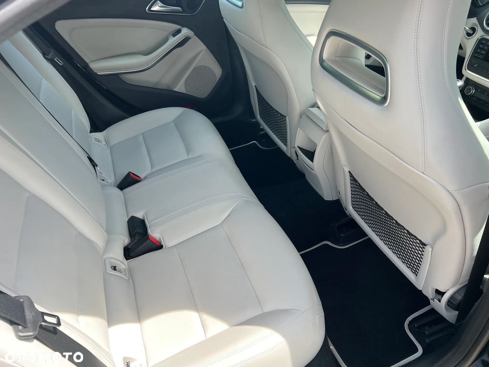 Mercedes-Benz CLA 200 Urban - 18