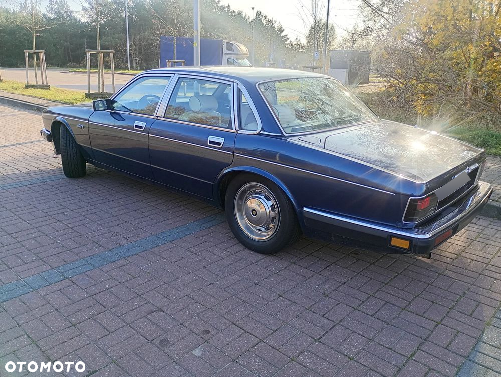 Jaguar XJ - 8