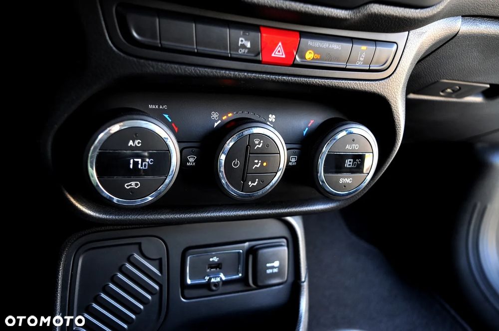 Jeep Renegade 1.4 MultiAir Limited FWD S&S - 31