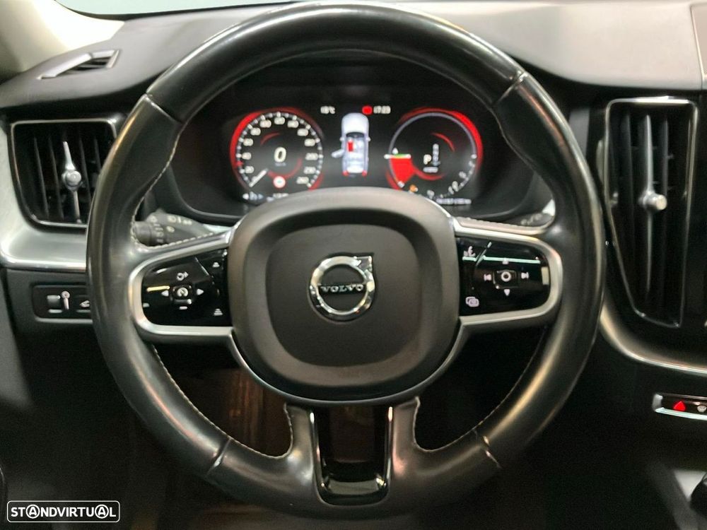 Volvo XC 60 2.0 T8 PHEV Momentum AWD - 10