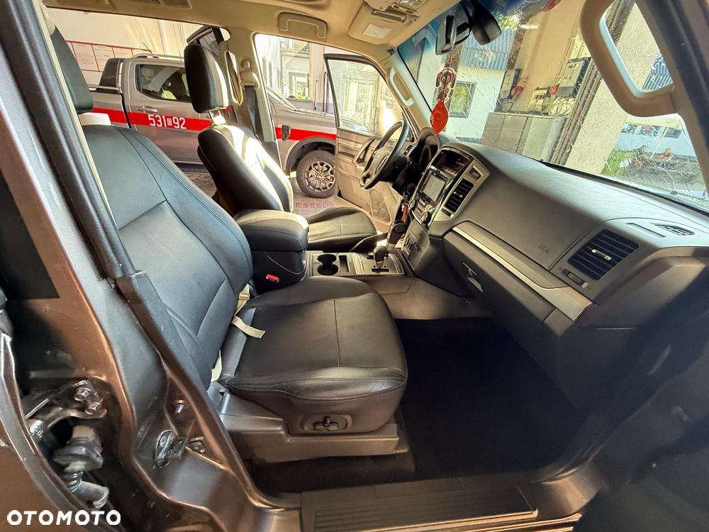 Mitsubishi Pajero - 29